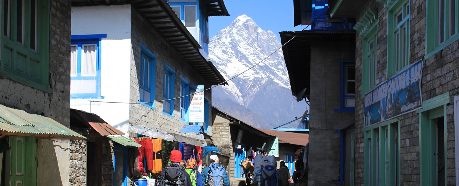 on-the-way-to-gokyo-lakes-and-gokyo-ri-trekking 